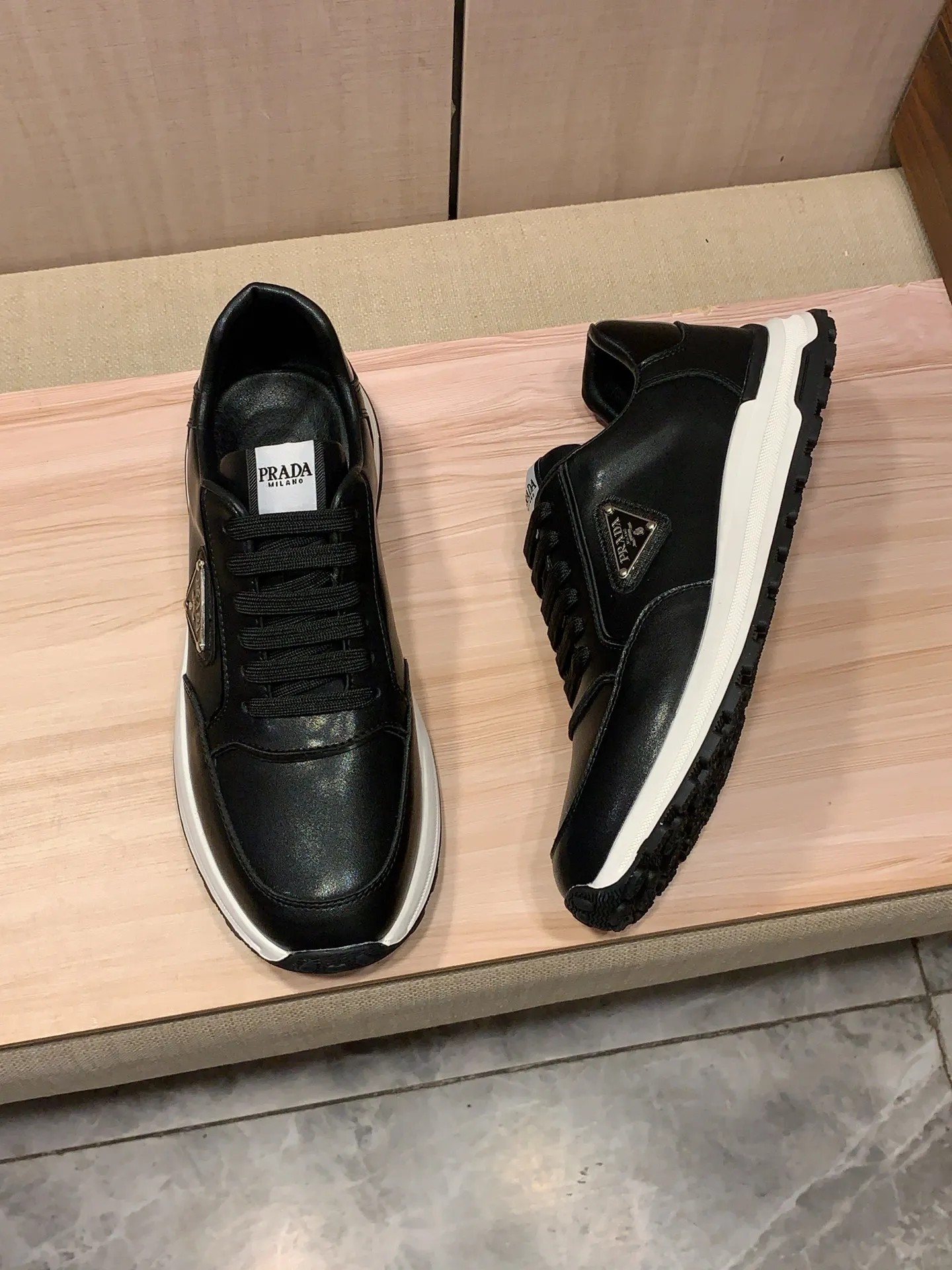 Men's Men's Shoes💰420💰💰🎩🎩[Lightning][Lightning] "PRADA*" The latest and most popular casual shoes, top brand [seduce] luxury~purchase, top~quality. [Strong] The upper is made of imported breathable cowhide with material ➕ breathable sheepskin feet (•) and fine workmanship. The original stylish and stylish soft rubber wear-resistant and non-slip outsole is light and comfortable on the feet. The real thing looks better when photographed. 122: code: 38-44, 2️⃣ colors selected